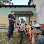 Spotkanie klas młodszych z policjantem