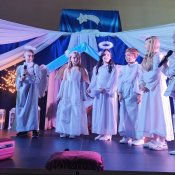 Anielsko na szkolnych jasełkach